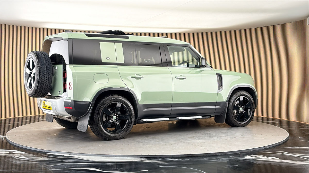 More views of Land Rover Defender 110