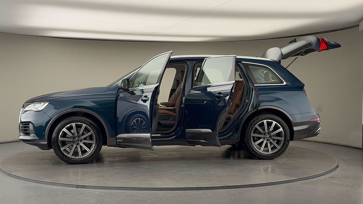 More views of Audi Q7