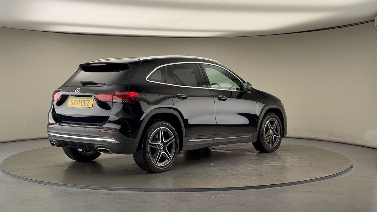 Mercedes-Benz GLA Image 21