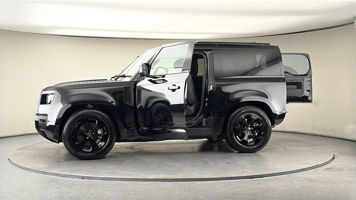 More views of Land Rover Defender 90