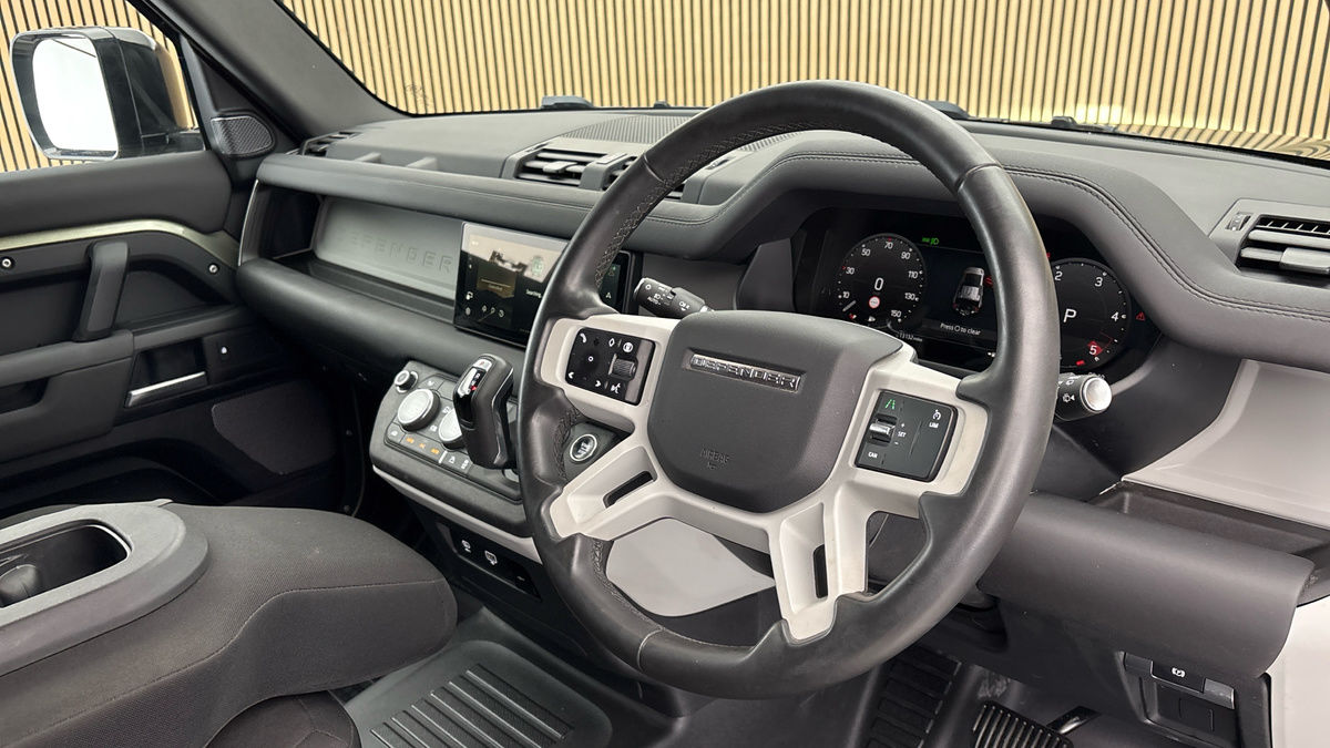 Land Rover Defender 110 Image 5
