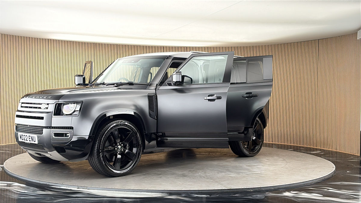 Land Rover Defender 110 Image 22