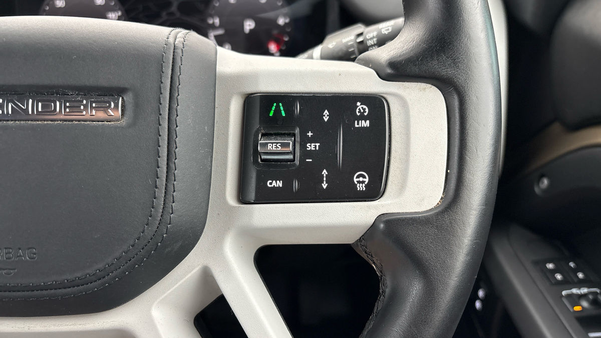 Land Rover Defender 90 Image 14