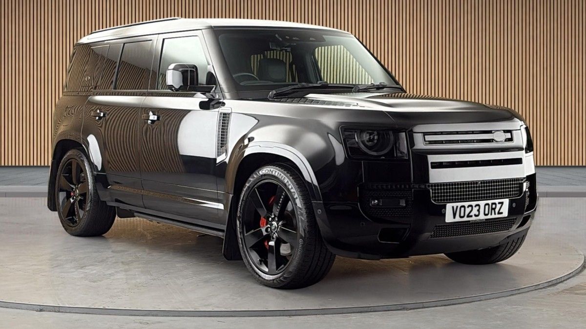 Land Rover Defender 110 Sticky Header Image