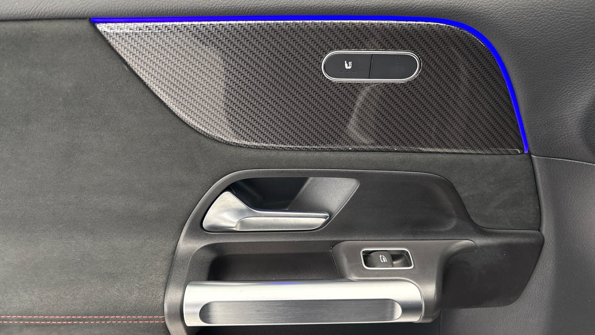 Mercedes-Benz GLB Image 19