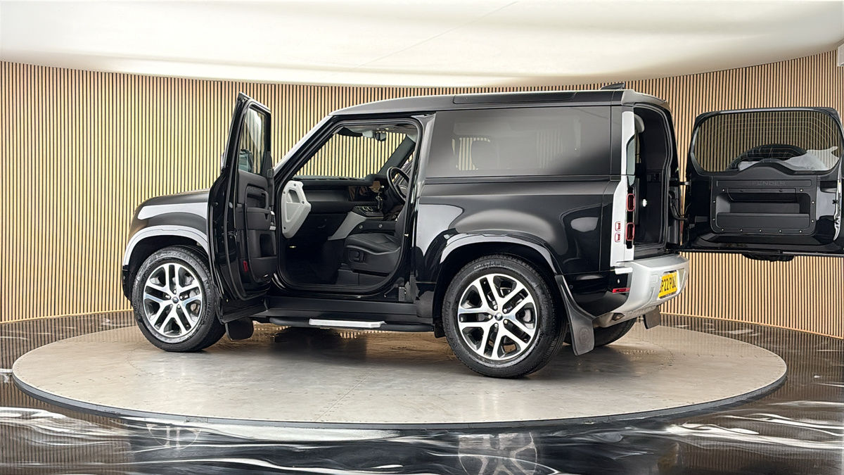 More views of Land Rover Defender 90