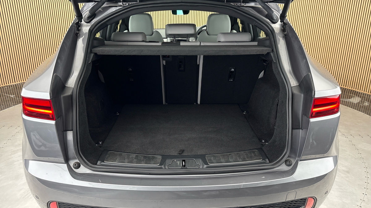 Jaguar E-PACE Image 11