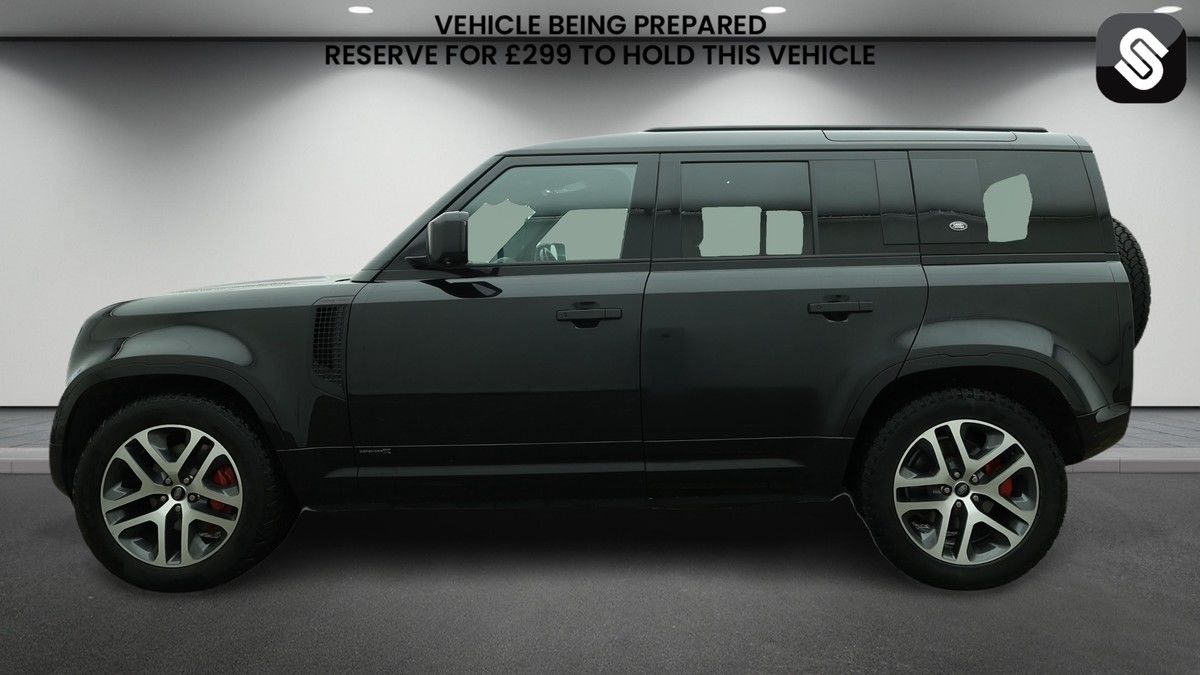 Land Rover Defender 110 Image 6