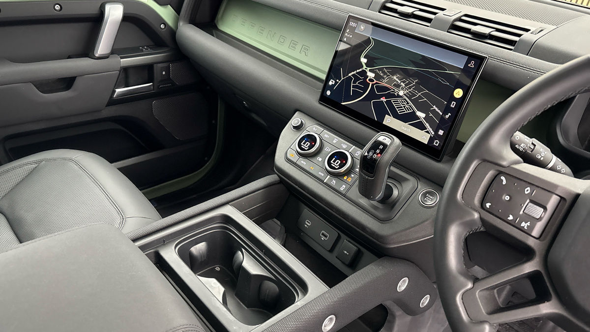 Land Rover Defender 90 Image 18