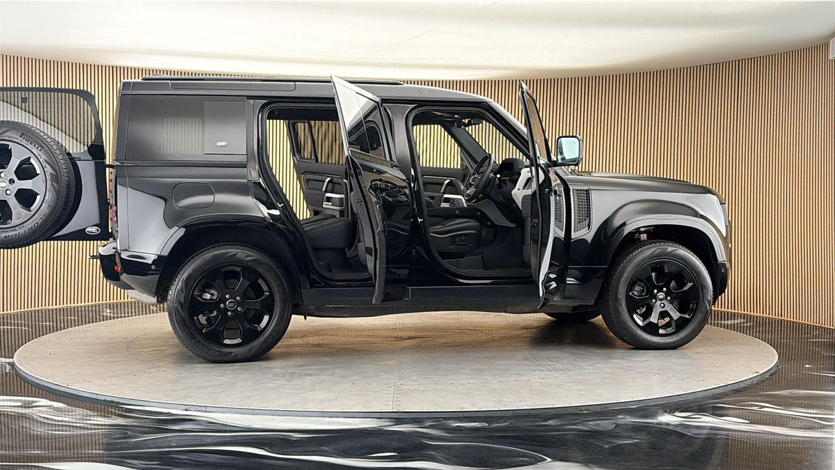More views of Land Rover Defender 110