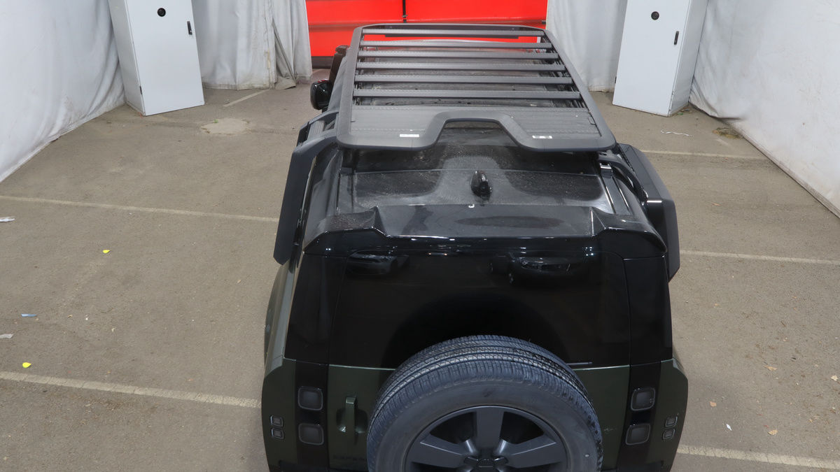 Land Rover Defender 130 Image 8