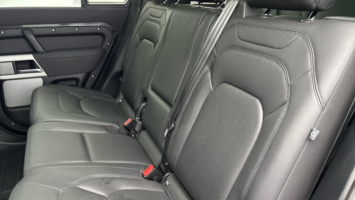 Land Rover Defender 130 Urban Image 8