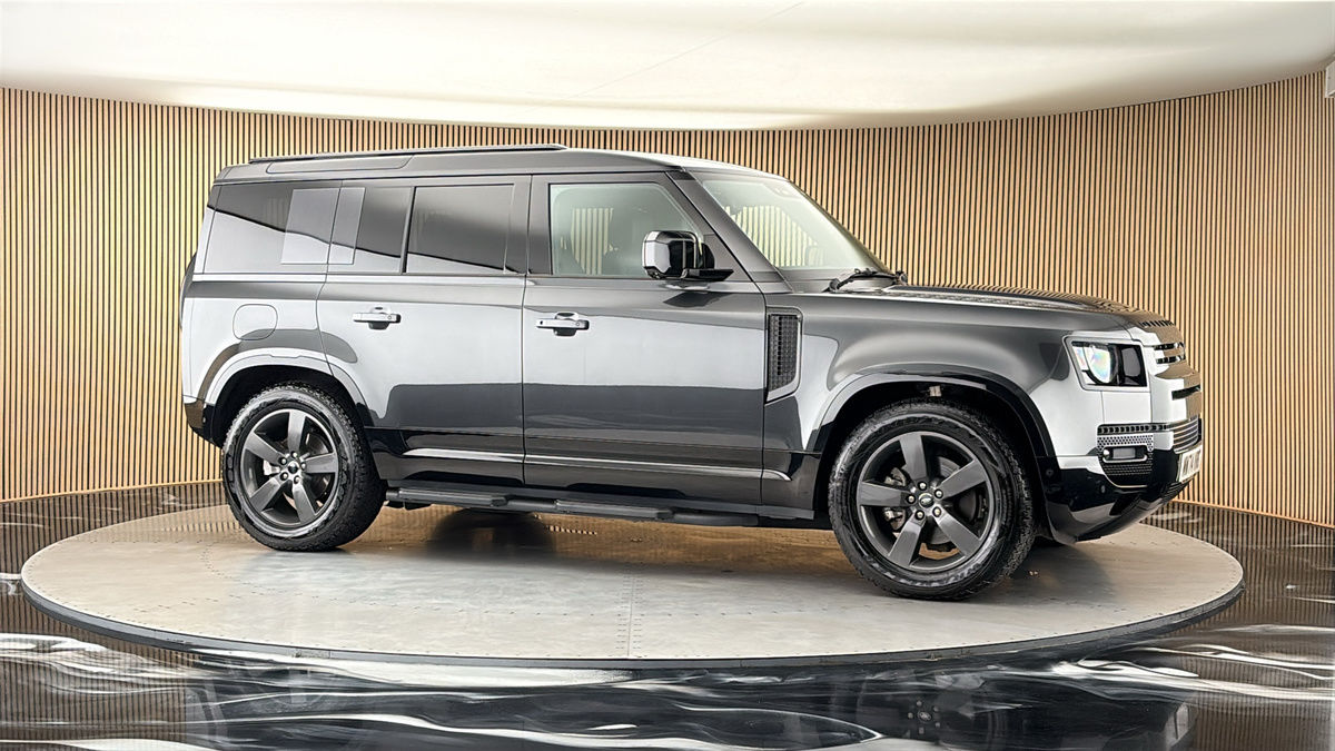More views of Land Rover Defender 110