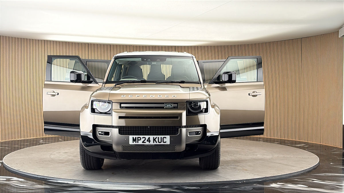 More views of Land Rover Defender 110