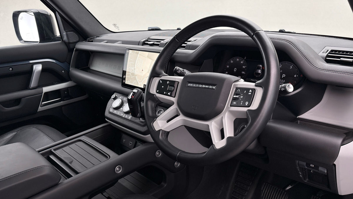 Land Rover Defender 110 Image 5