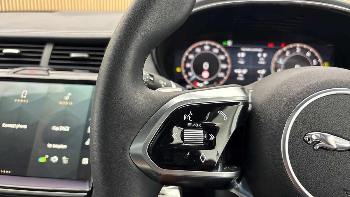 Jaguar E-PACE Image 13
