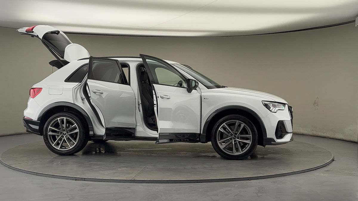 More views of Audi Q3