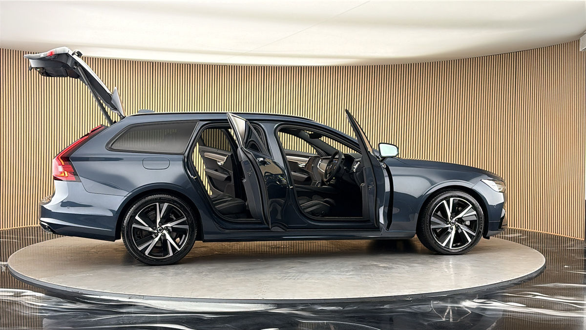 More views of Volvo V90