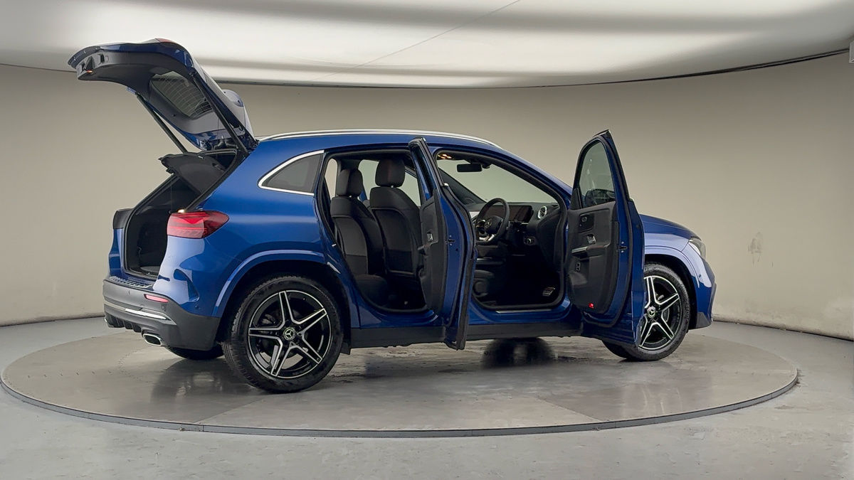 More views of Mercedes-Benz GLA