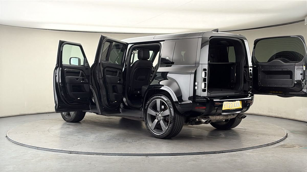 More views of Land Rover Defender 110