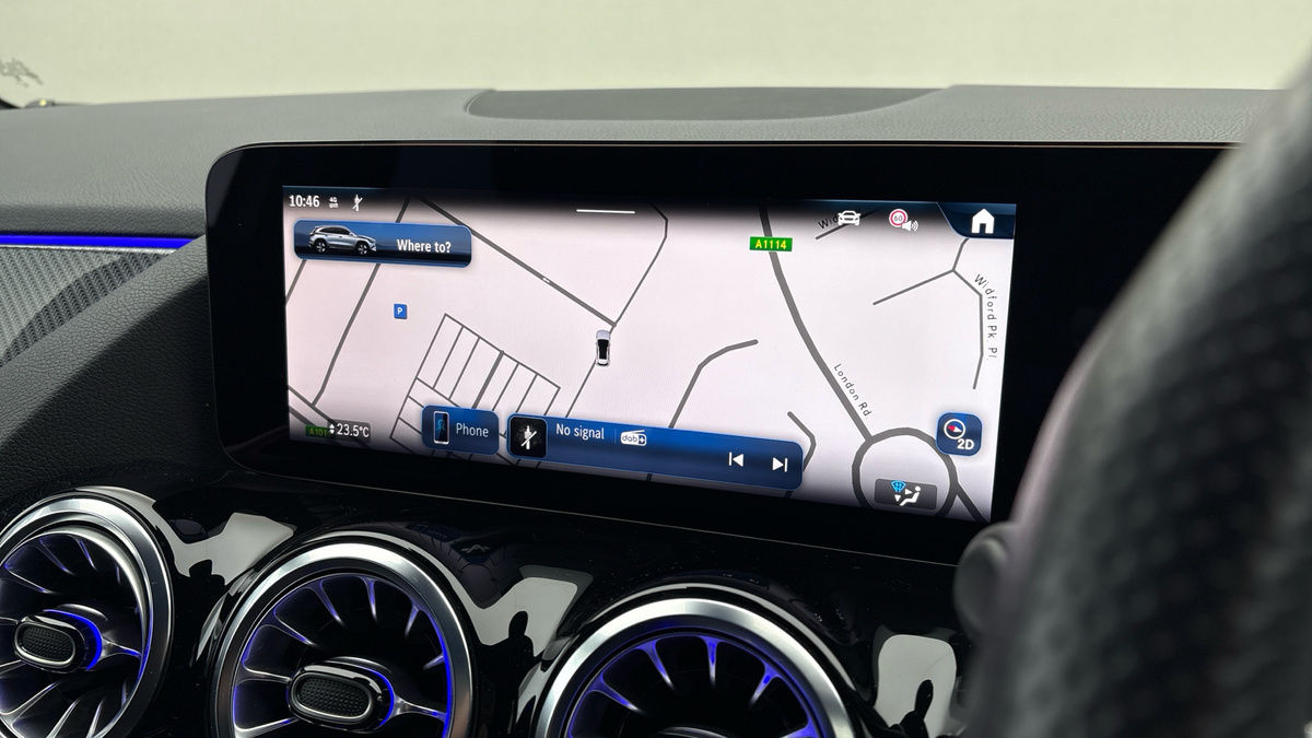 Mercedes-Benz GLA Image 17