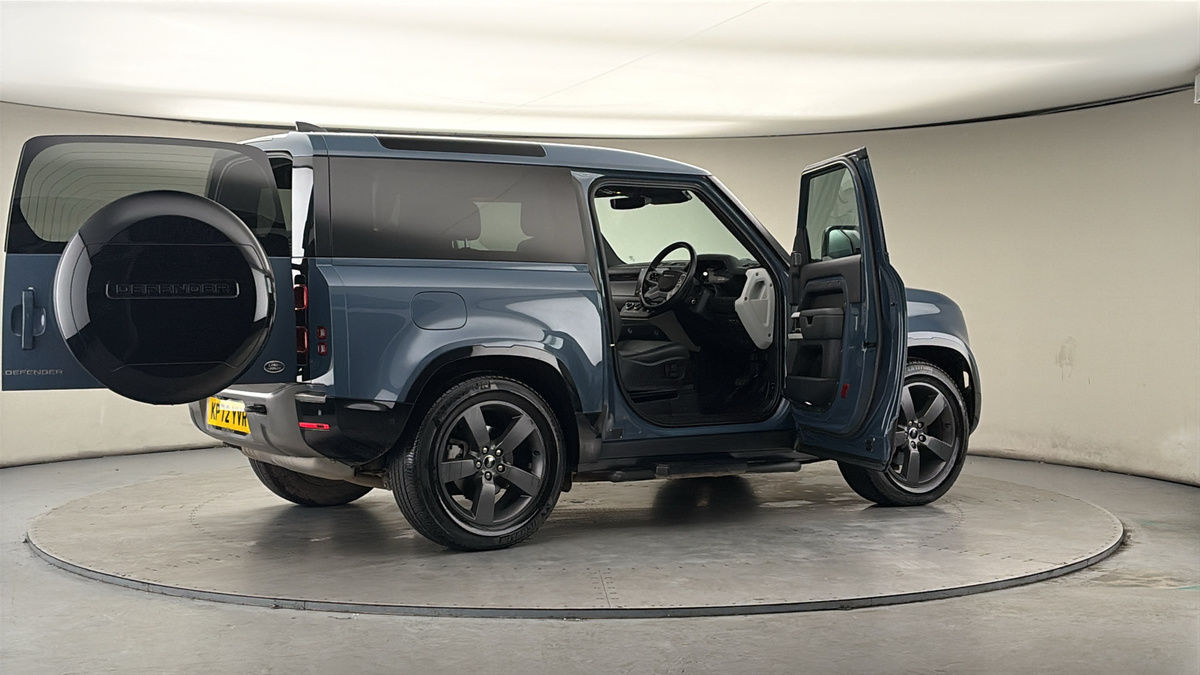 More views of Land Rover Defender 90
