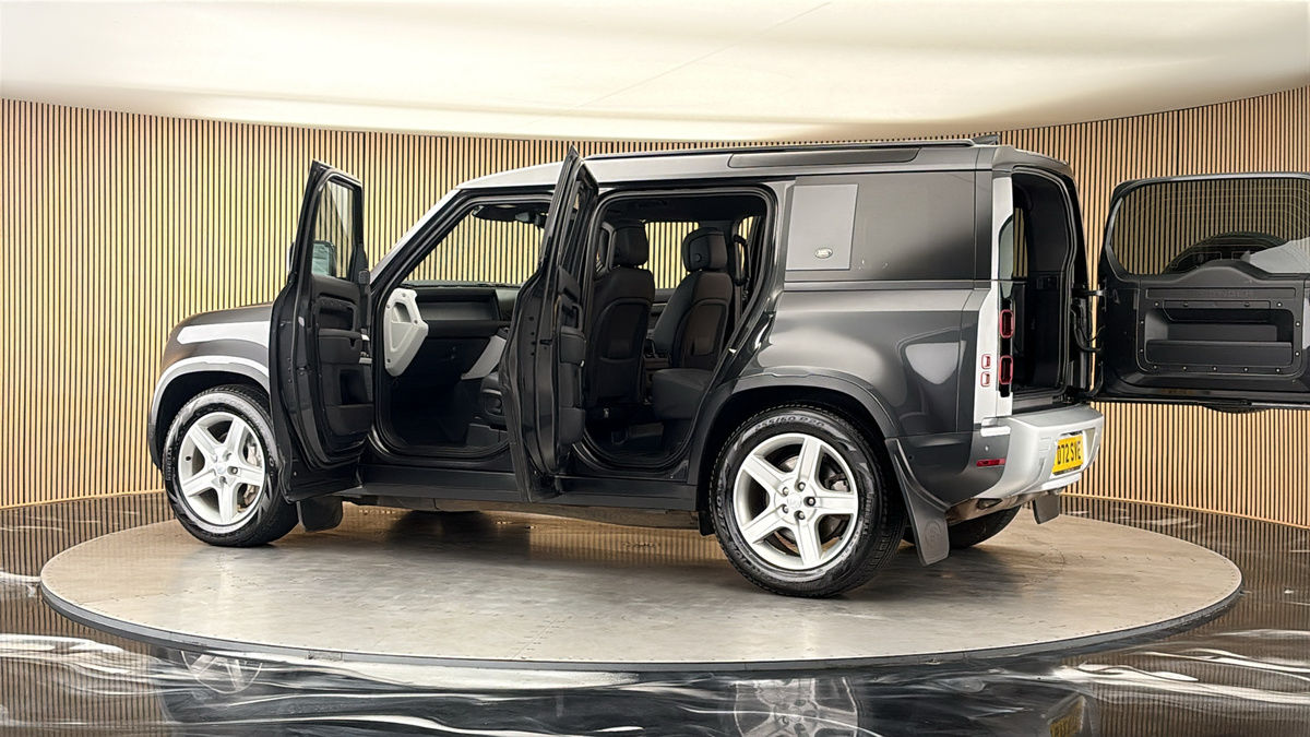More views of Land Rover Defender 110