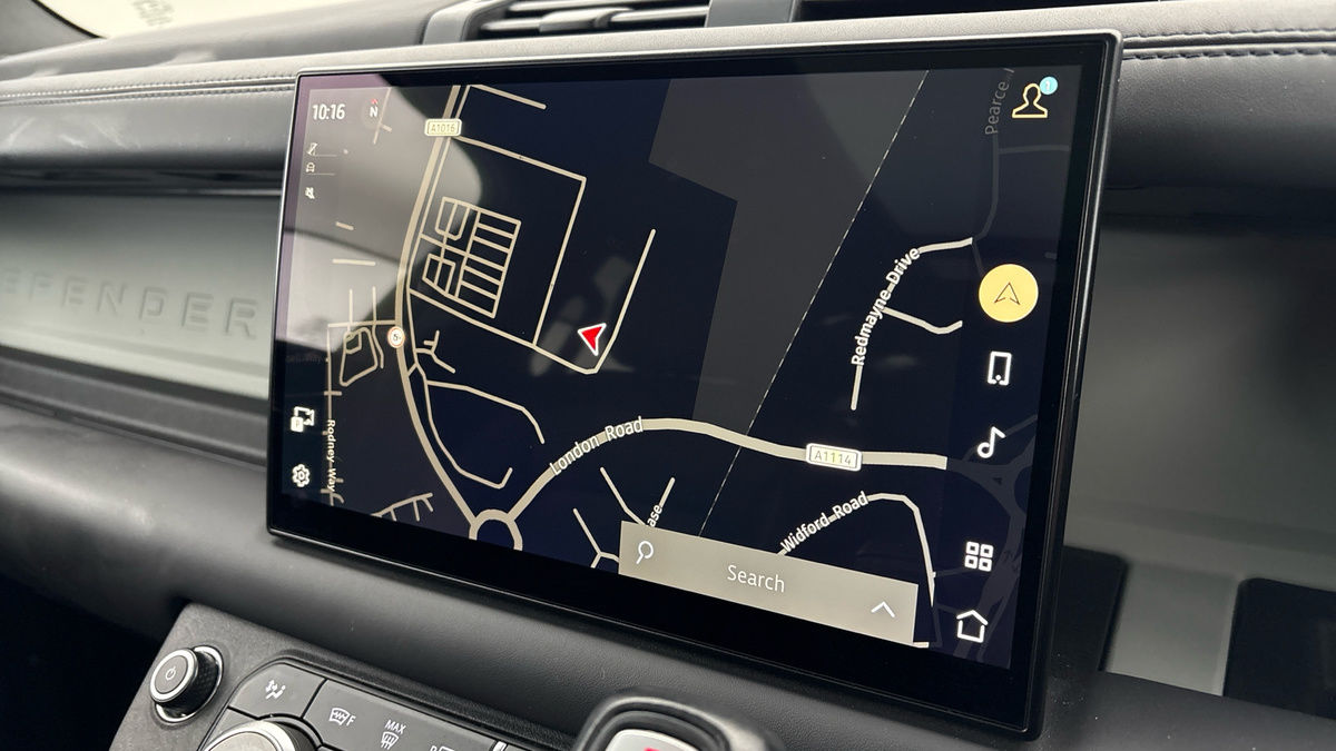 Land Rover Defender 110 Image 17