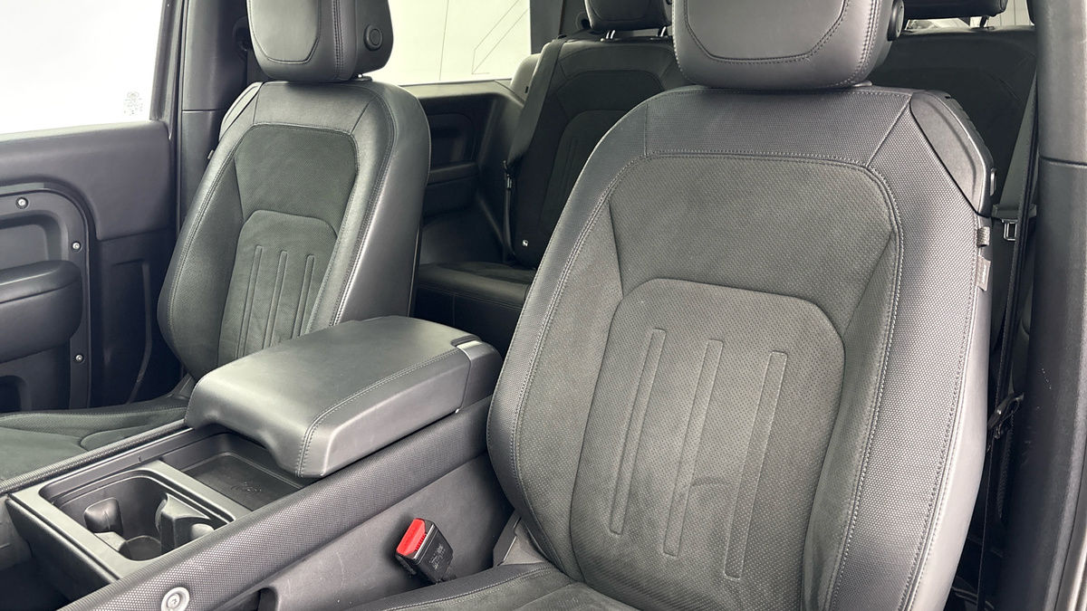 Land Rover Defender 90 Image 7