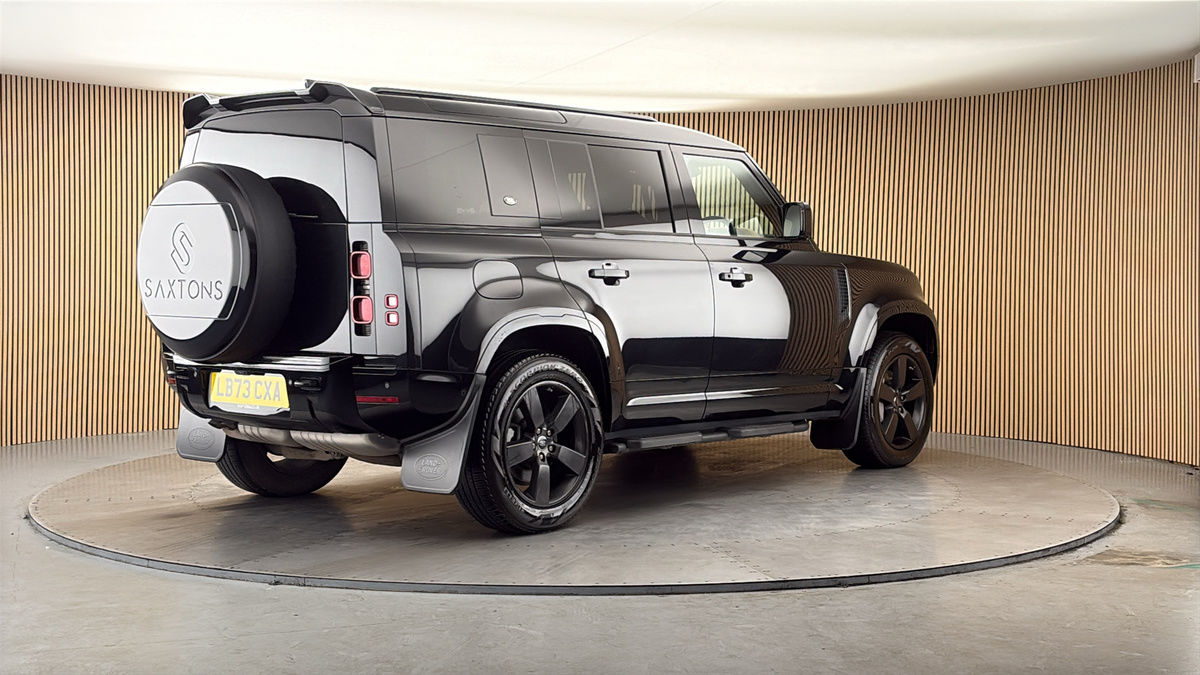 Land Rover Defender 110 Image 21