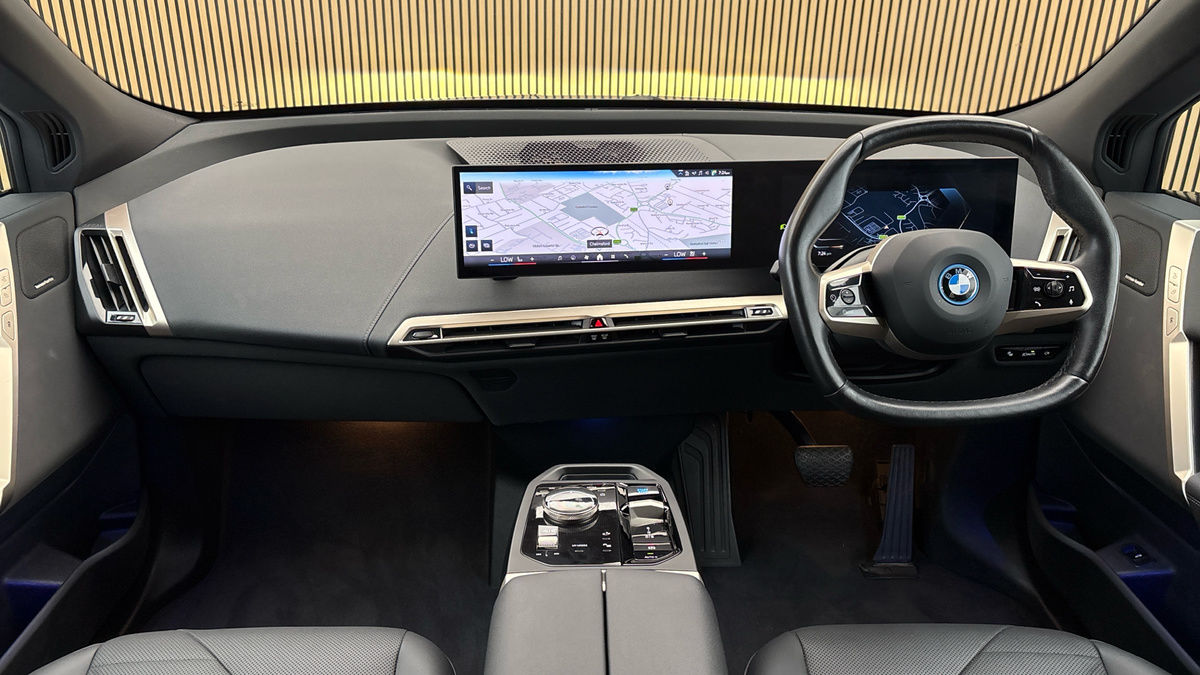 BMW iX Image 12