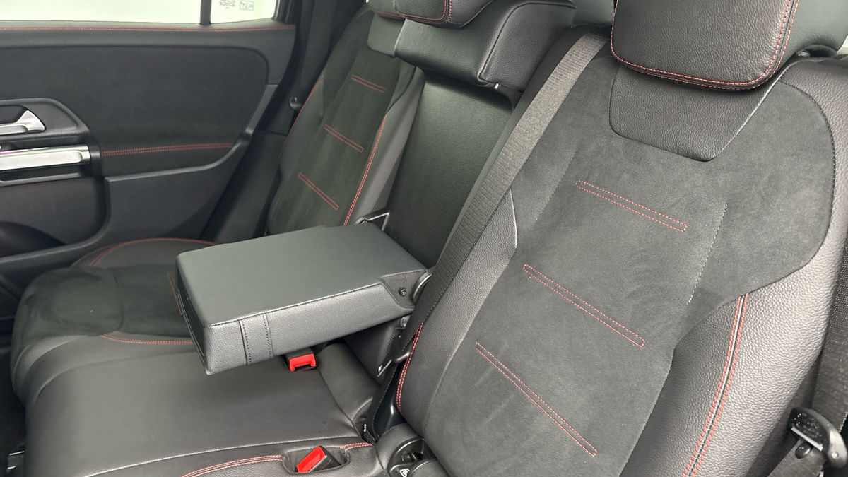 Mercedes-Benz GLB Image 9