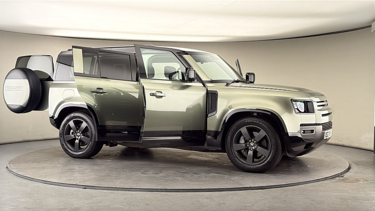 More views of Land Rover Defender 110