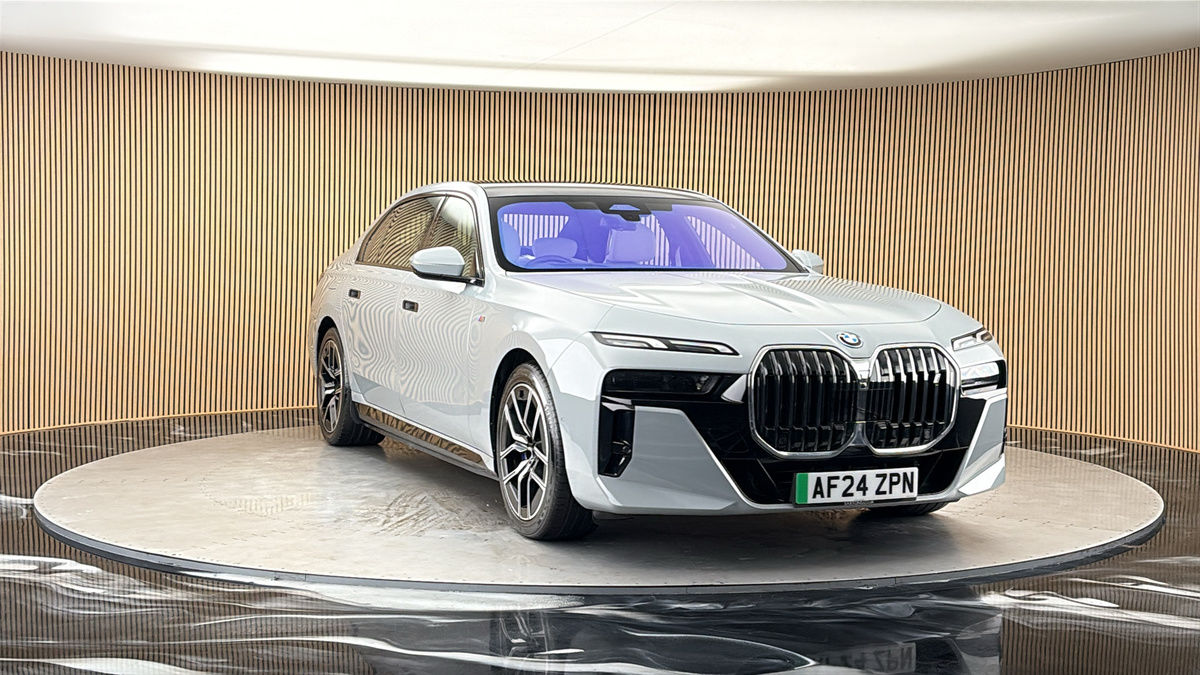 More views of BMW i7