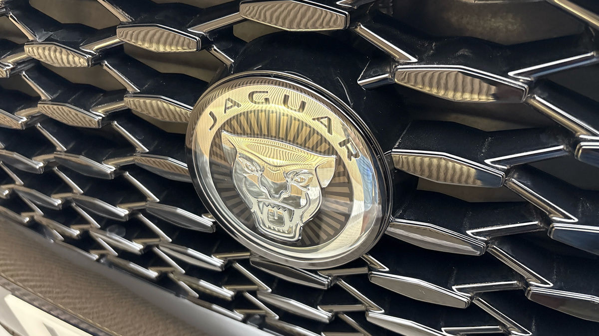 Jaguar E-PACE Image 24