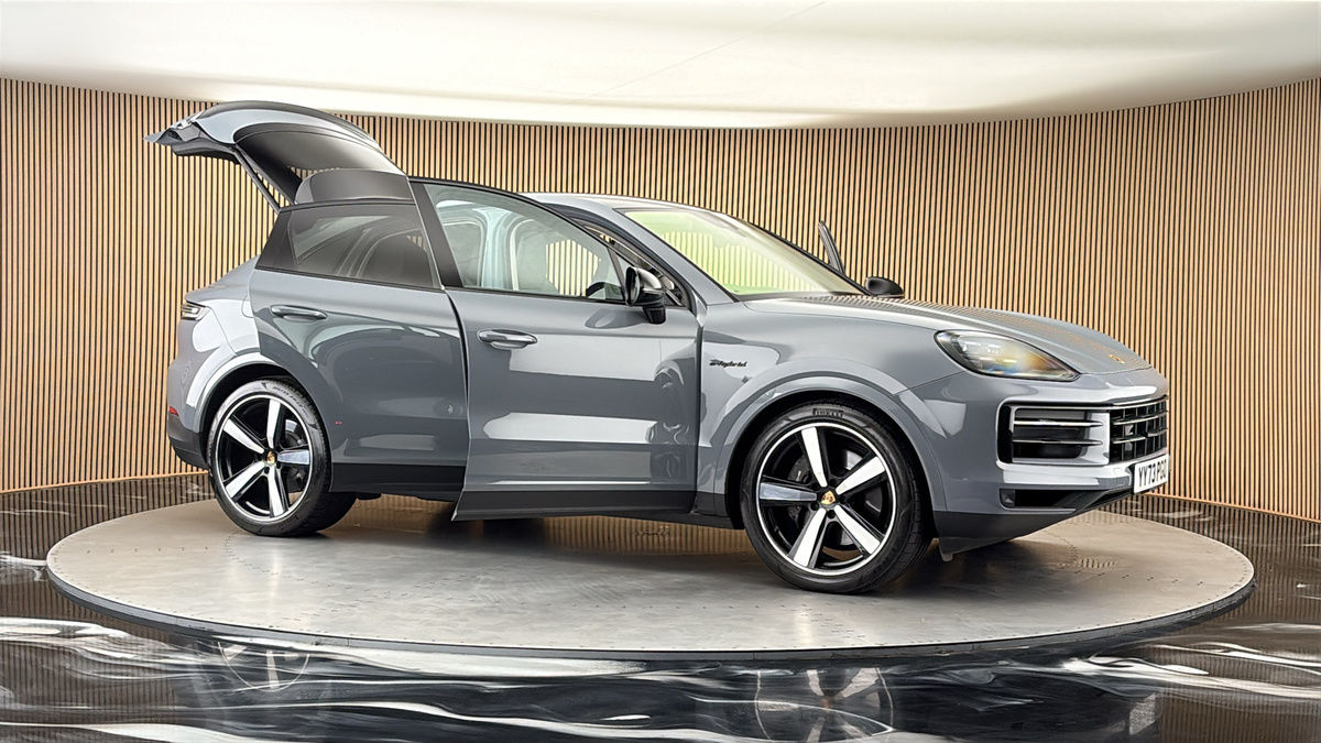 More views of Porsche Cayenne
