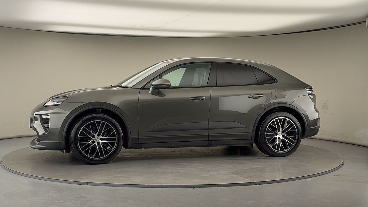 More views of Porsche Macan