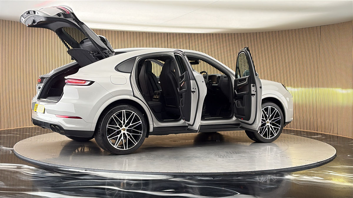 More views of Porsche Cayenne