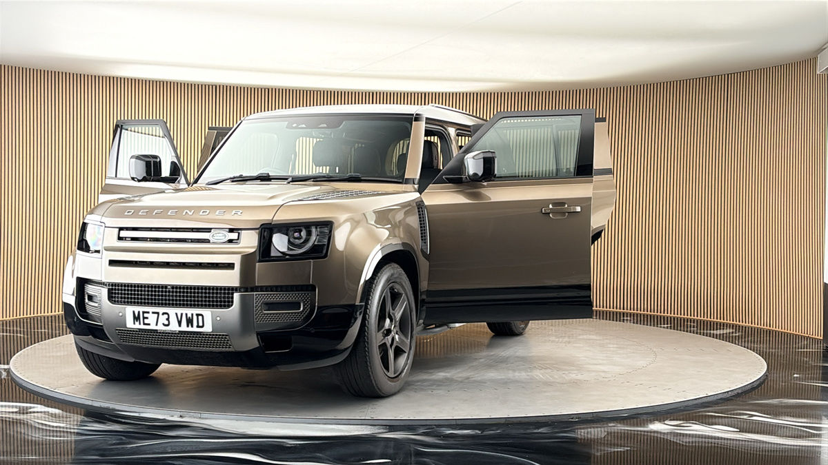 More views of Land Rover Defender 110