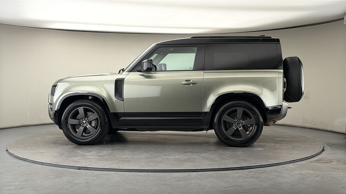 More views of Land Rover Defender 90