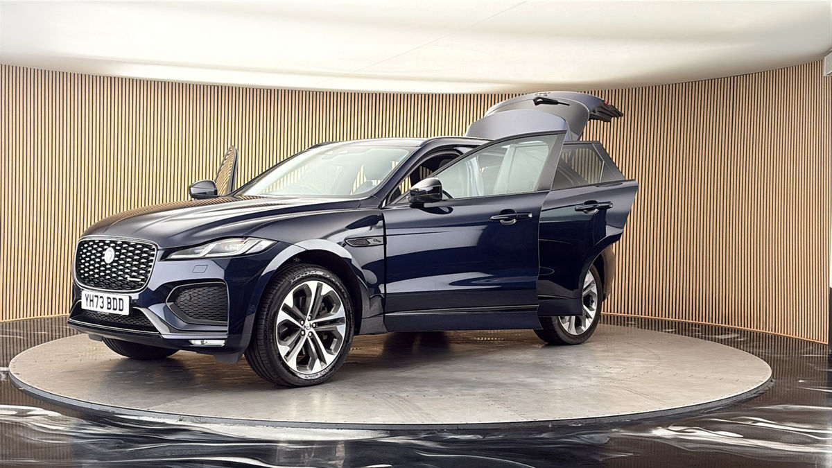 Jaguar F-PACE Image 22