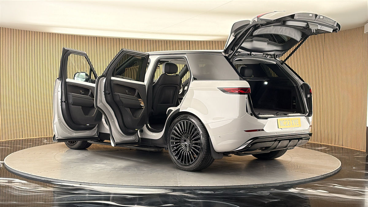 More views of Land Rover Range Rover Sport