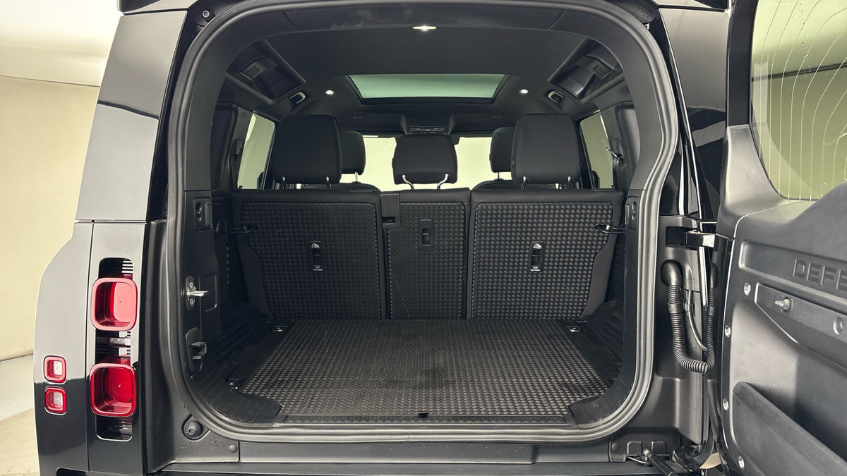 Land Rover Defender 110 Urban Image 11