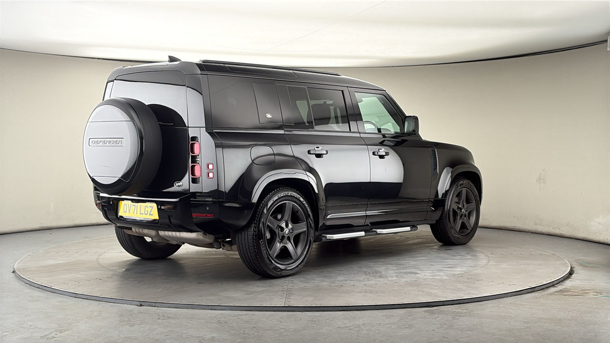 Land Rover Defender 110 Image 21