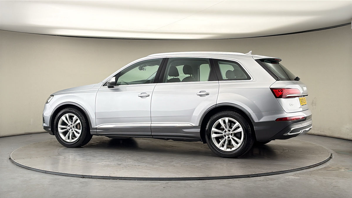 More views of Audi Q7