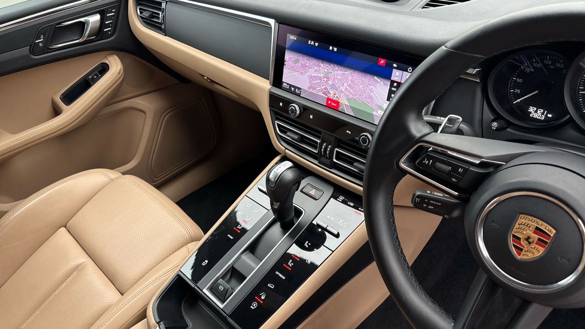 Porsche Macan Image 18