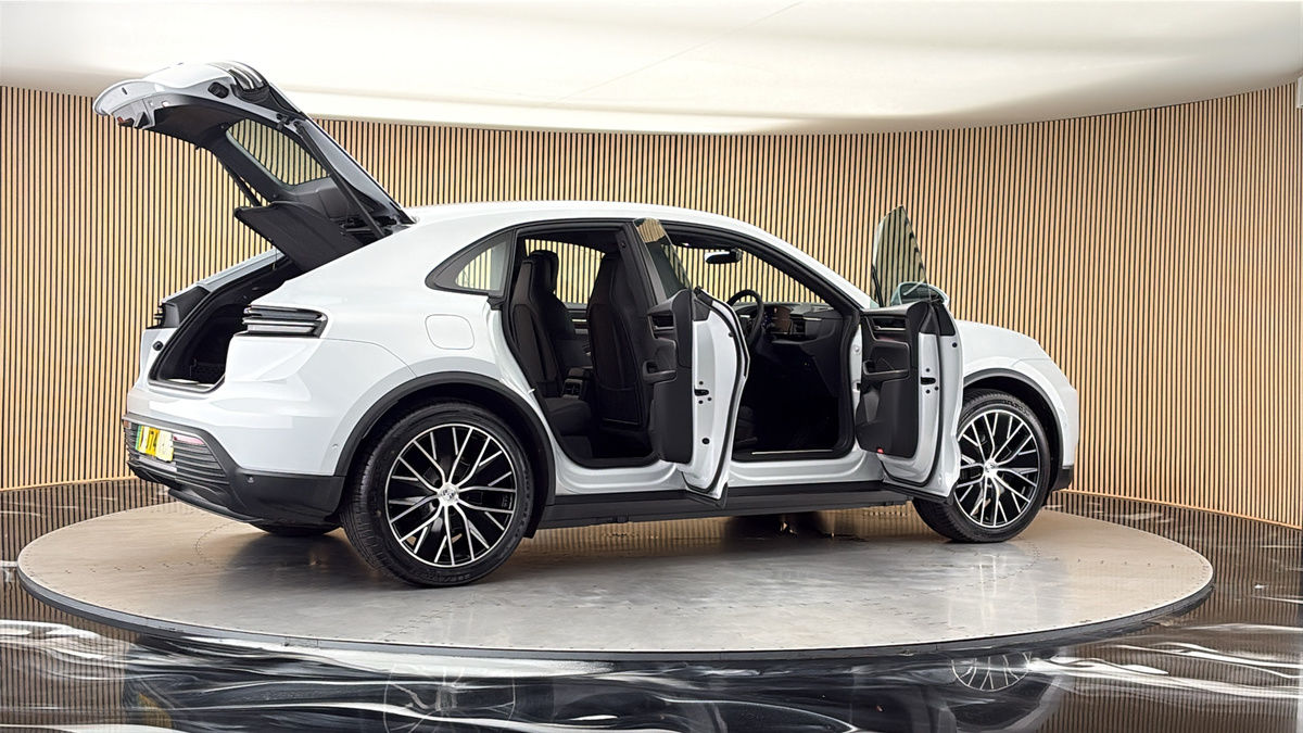 More views of Porsche Macan