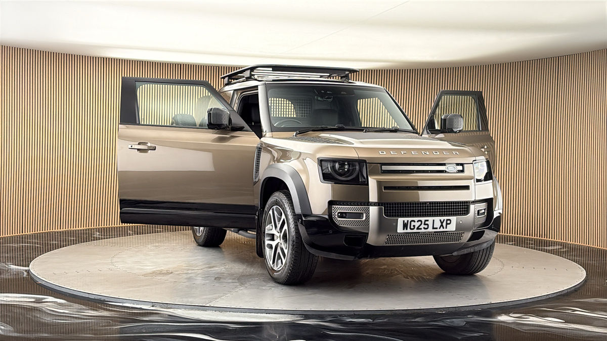 More views of Land Rover Defender 90