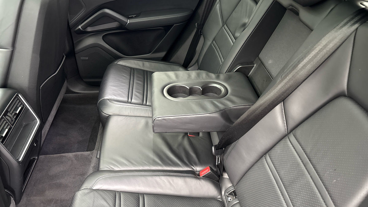 Porsche Cayenne Image 9