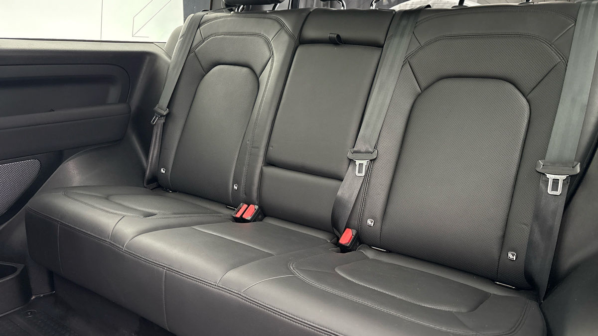 Land Rover Defender 90 Image 8